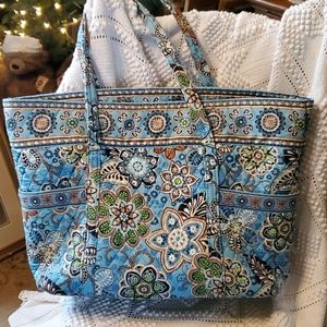 Vera Bradley blue floral tote bag